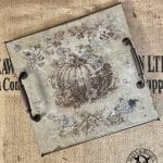 Tablett Elfen & Helden „Shabby Gloria Kürbis“ Beige/Moos/Bronze quadratisch - handbemalt - Unikat