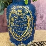 Vase Elfen & Helden „Gilded Etiquettes“ Bunkerhill Blue/Gold Vintage - handbemalt - Unikat