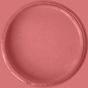 Dixie Belle Silk All-in-One-Mineralfarbe „Cotton Candy Sky“ – rosafarbene Farbe in einem offenen Farbbehälter, von oben auf gleichfarbigem Hintergrund.