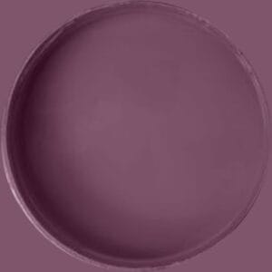 Dixie Belle Silk All-in-One-Mineralfarbe „Heaven Sent“ – grauviolette Farbe in einem offenen Farbbehälter, von oben auf gleichfarbigem Hintergrund.